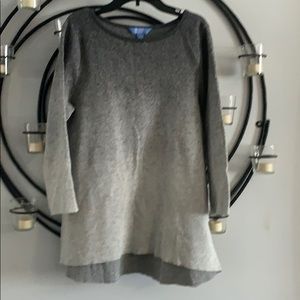 Gray sweatshirt sparkles in the fabric size L